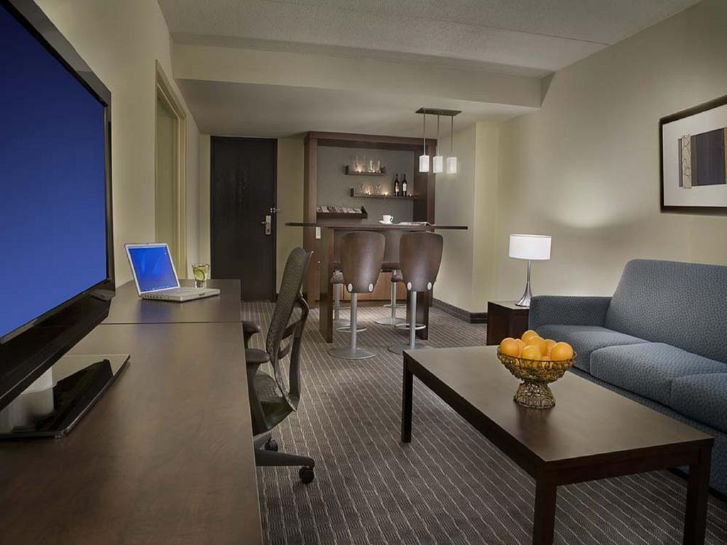 Edward Hotel North York Торонто Номер фото